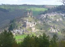 Vue de Najac ferne équestre près de najac daoudou